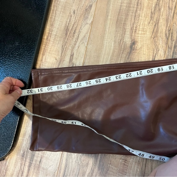 Abercrombie & Fitch Vegan Leather 90s Straight Pant - Picture 10 of 15